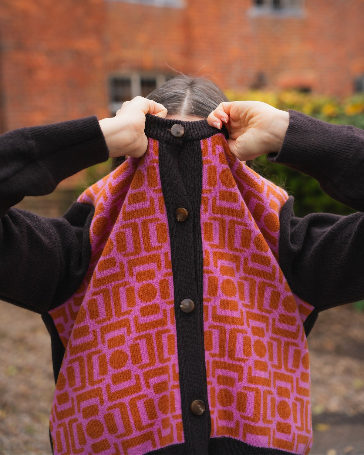 Bob Cardigan - Dark Brown/Pink