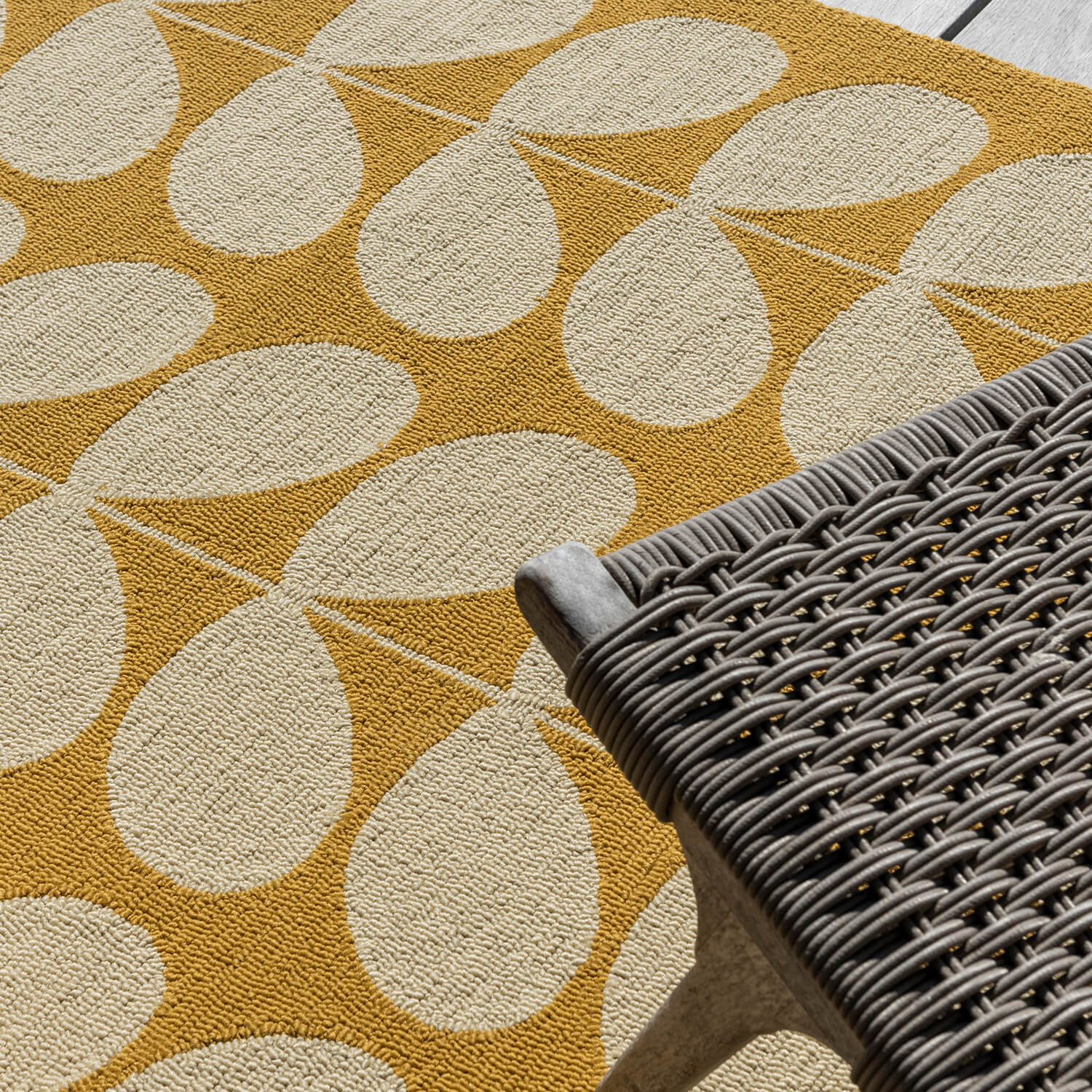 Orla Kiely Solid Stem Sunflower Outdoor Rug