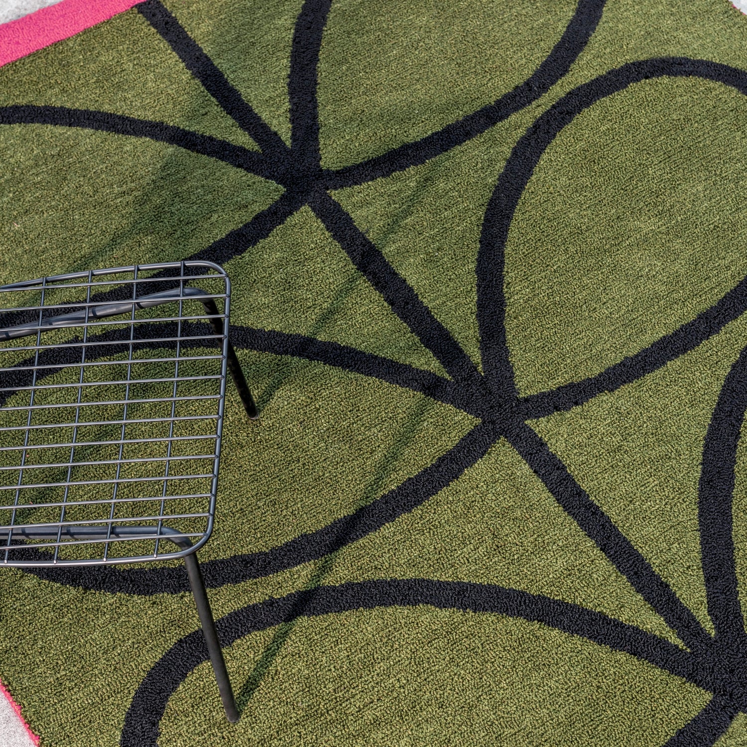 Linear Stem Outdoor Rug - Olive