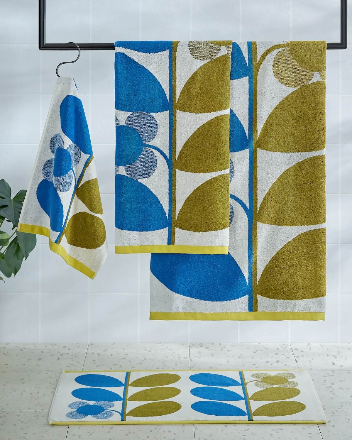 Lifestyle shot of two-tone Orla Kiely stem bloom towels